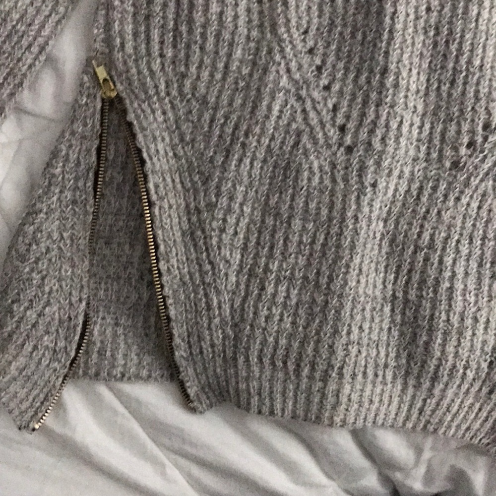 Grey Jessica Simpson sweater - Picture 2 of 4